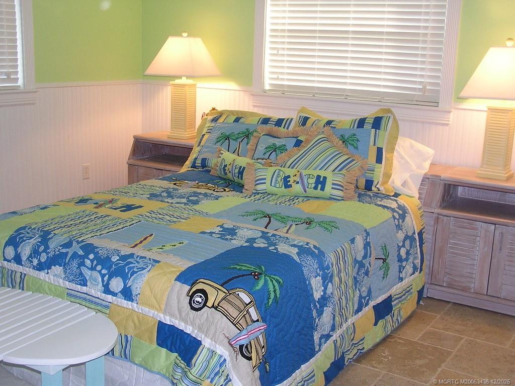 513 Gunwale Lane Longboat Key, FL 34228 - Photo 32 of 59 a bedroom with a bed and a lamp