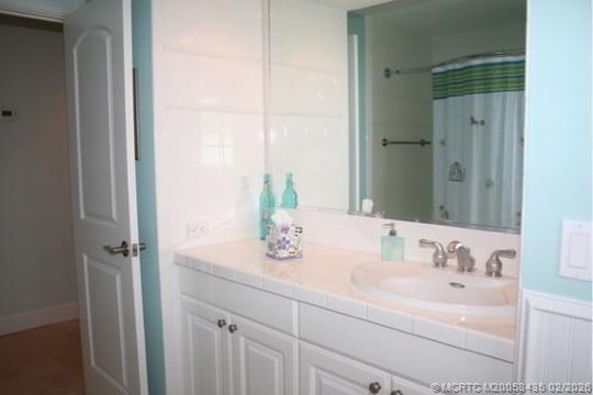 513 Gunwale Lane Longboat Key, FL 34228 - Photo 33 of 61 a bathroom with a sink and a mirror