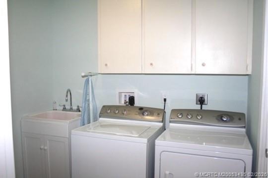 513 Gunwale Lane Longboat Key, FL 34228 - Photo 37 of 61 a utility room with dryer and washer