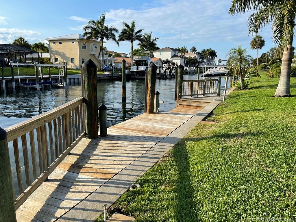 513 Gunwale Lane Longboat Key, FL 34228 - Photo 39 of 59 a view of a balcony with lake view