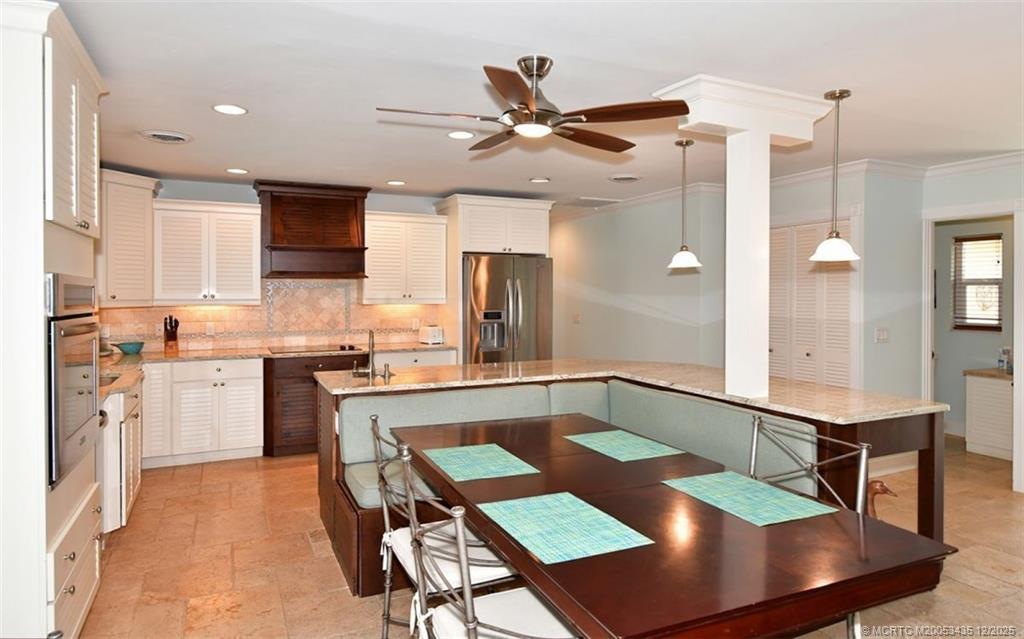513 Gunwale Lane Longboat Key, FL 34228 - Photo 5 of 59 a large kitchen with kitchen island a island in the center