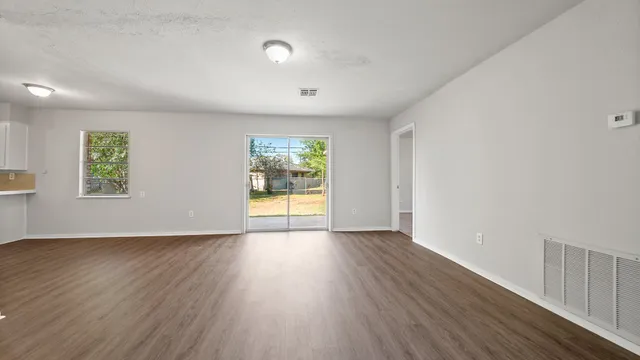 $1,750 | 406 Pamela Drive, Baytown, TX 77521