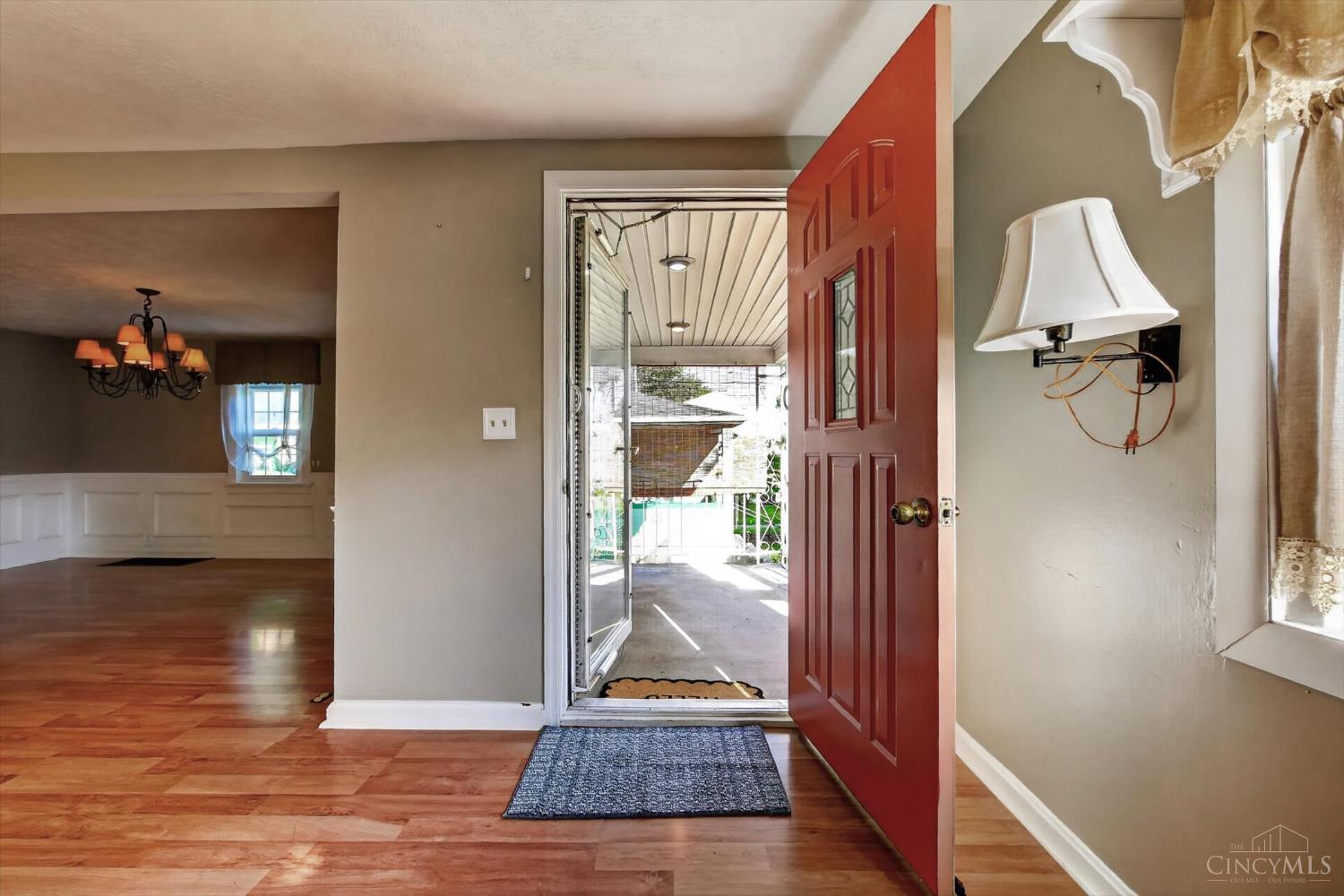 3223 Struble Road Cincinnati, OH 45251 - Photo 4 of 42