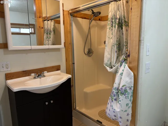 a close up of a shower