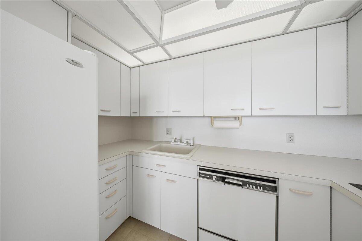 2000 Coco Plum Drive, Unit 601 Marathon, FL 33050 - Photo 11 of 45 25-DSC09109