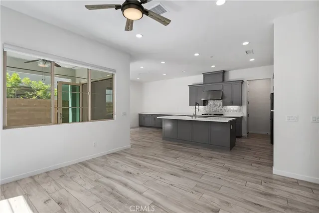 a large white kitchen with kitchen island a island in the center