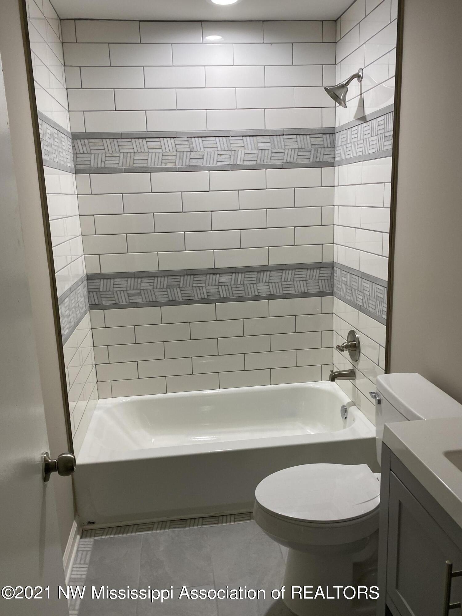 722 Baldwin Road Lake Cormorant, MS 38641 - Photo 7 of 15 bathroom
