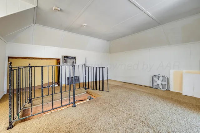 a view of a livingroom with entryway