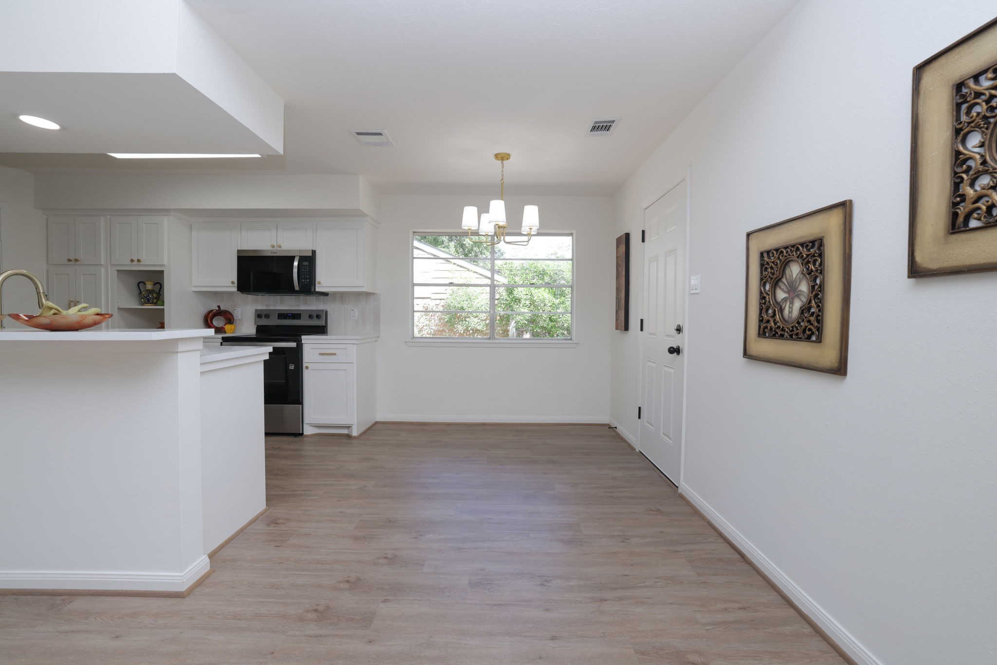 503 Allison Street Conroe, TX 77303 - Photo 11 of 37 Breakroom area next to kitchen.