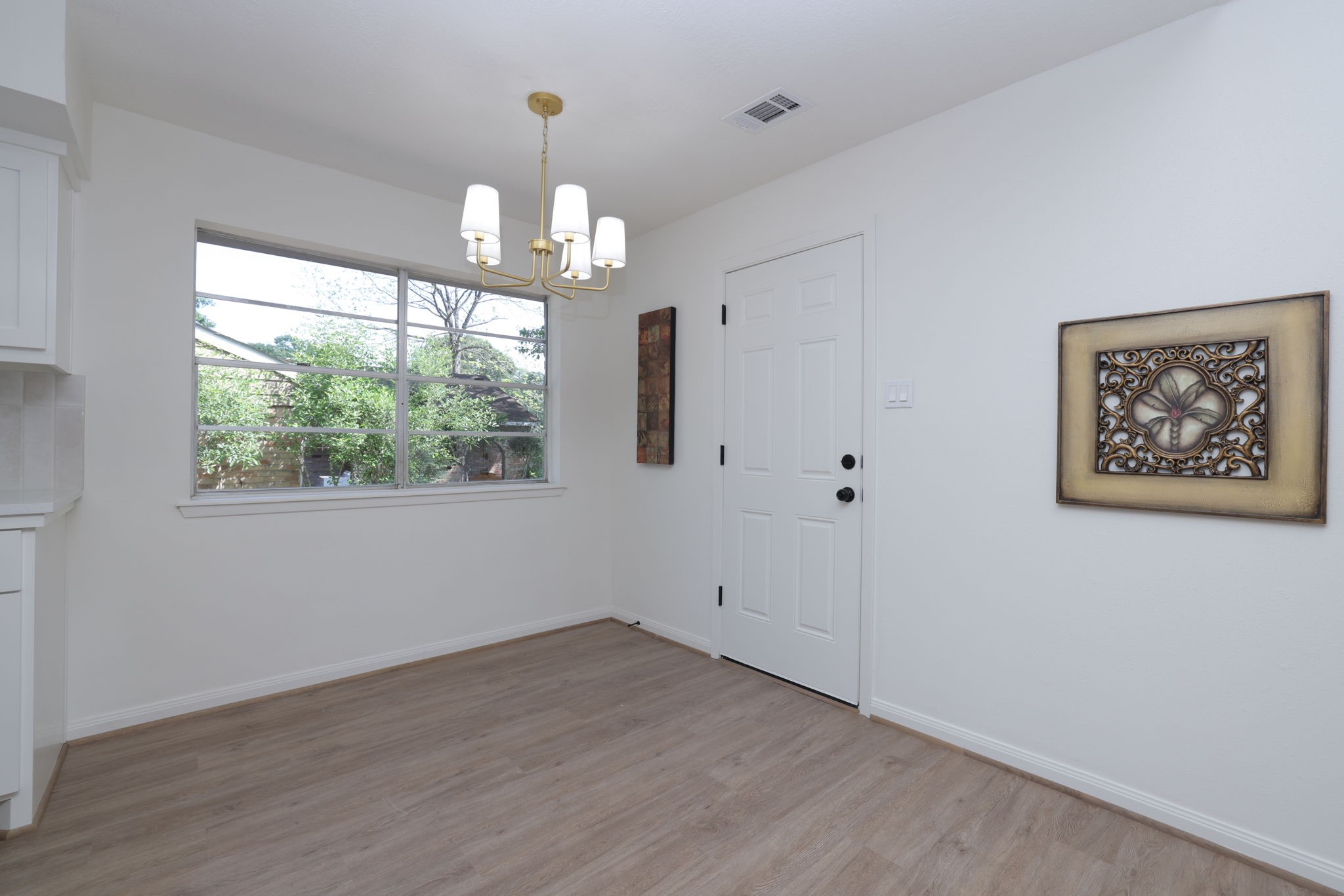 503 Allison Street Conroe, TX 77303 - Photo 12 of 37 Breakfast area