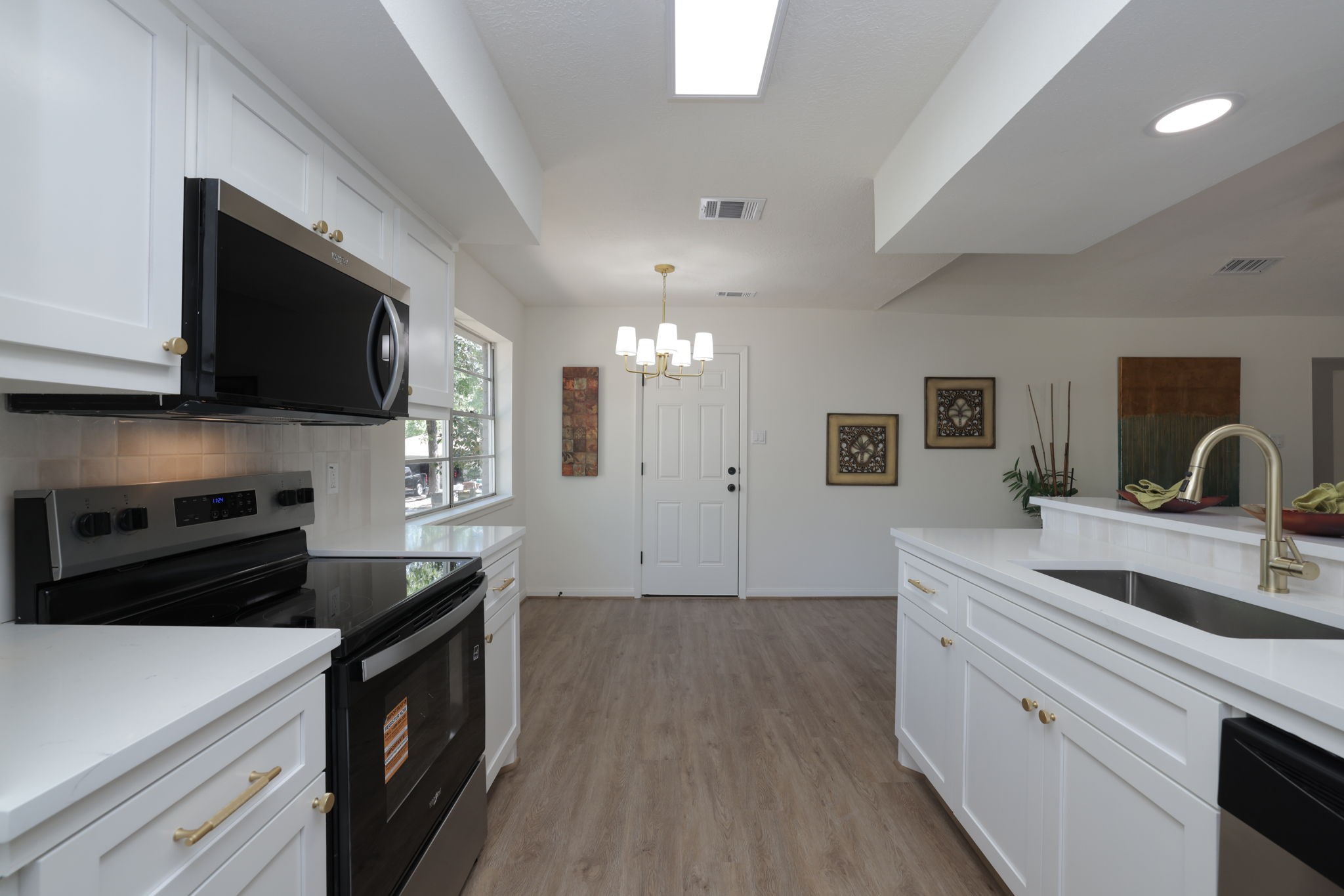 503 Allison Street Conroe, TX 77303 - Photo 17 of 37 Upgraded soft close on cabinets and drawers