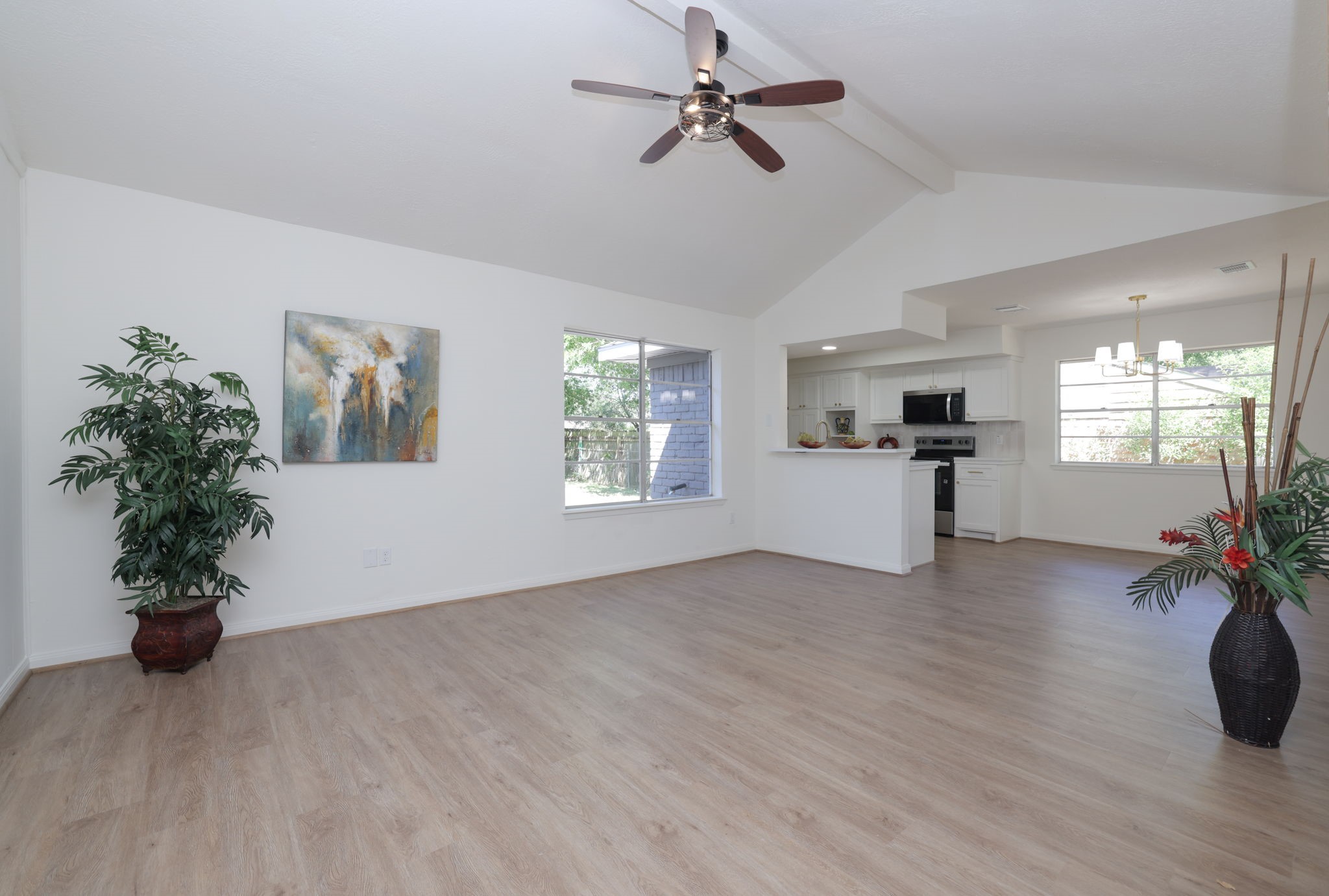 503 Allison Street Conroe, TX 77303 - Photo 8 of 37 Large family room