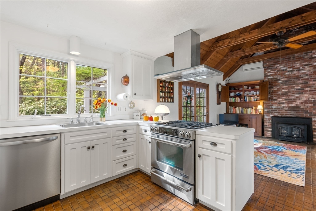 53 Robert Best Road Sudbury, MA 01776 - Photo 9 of 37 Gallery Image 9