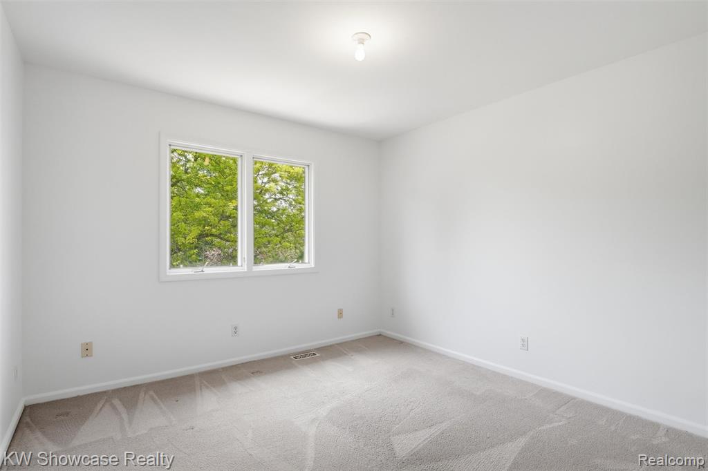 3345 East Commerce Road Commerce Township, MI 48382 - Photo 40 of 51