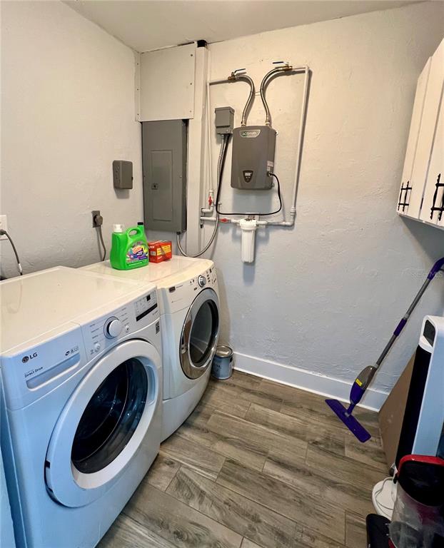 112 Rose Street Venice, FL 34293 - Photo 29 of 33 a utility room with dryer and washer