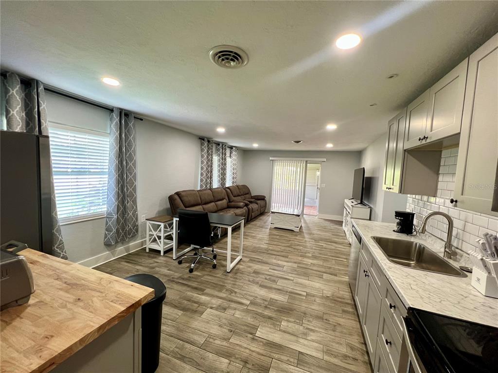 112 Rose Street Venice, FL 34293 - Photo 8 of 33 a kitchen with counter top space