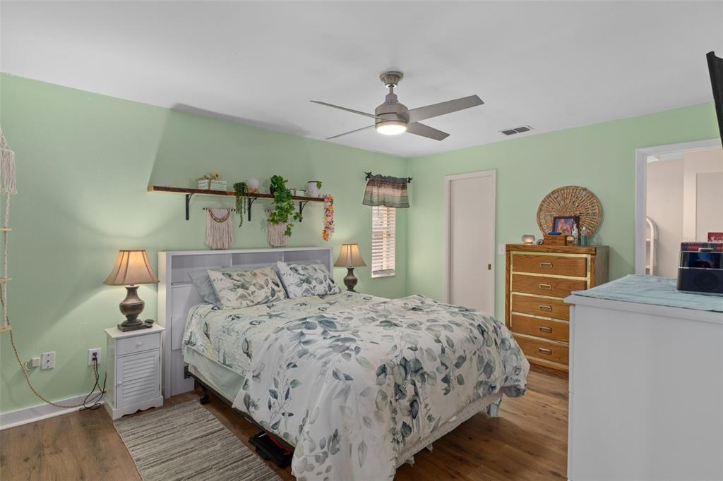 6101 County Line Road Spring Hill, FL 34606 - Photo 19 of 40 a bedroom with a bed and a dresser