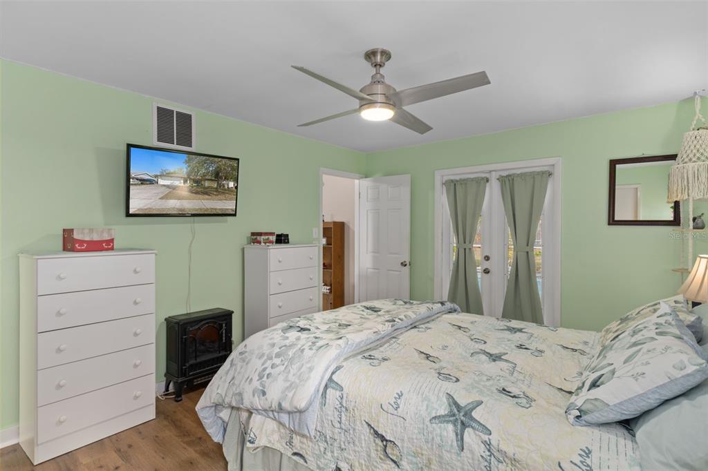 6101 County Line Road Spring Hill, FL 34606 - Photo 20 of 40 a bedroom with a bed and a chandelier