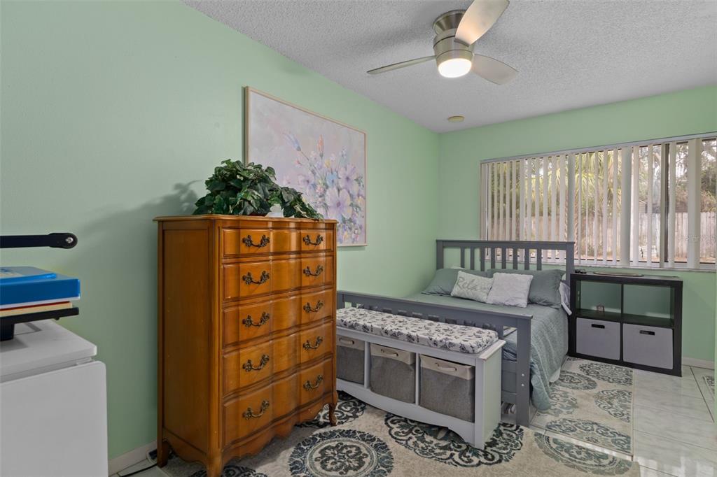 6101 County Line Road Spring Hill, FL 34606 - Photo 29 of 40 a bedroom with a bed and a dresser