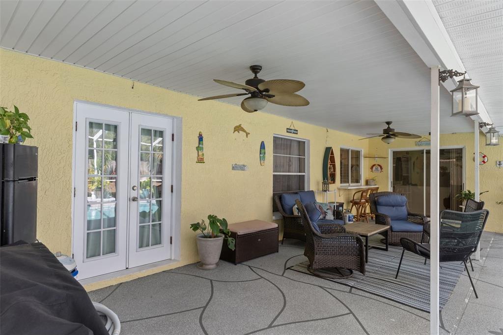 6101 County Line Road Spring Hill, FL 34606 - Photo 34 of 40 a living room with furniture