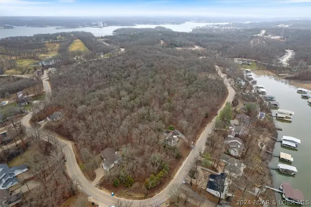 $2,850,000 | Four Horseshoe Bend Parkway, Four Seasons, MO 65049