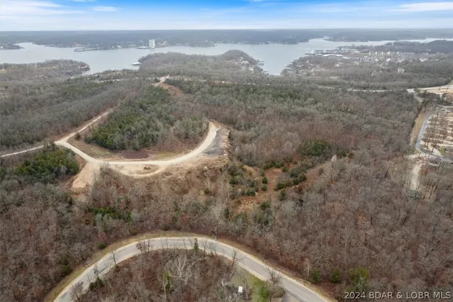 $2,850,000 | Four Horseshoe Bend Parkway, Four Seasons, MO 65049