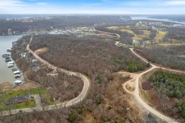 $2,850,000 | Four Horseshoe Bend Parkway, Four Seasons, MO 65049