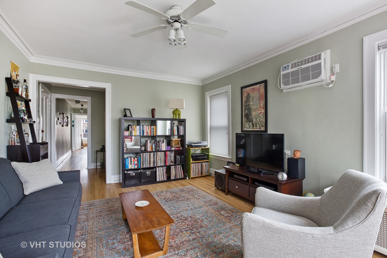 1946 West Patterson Avenue, Unit 2 Chicago, IL 60613 - Photo 3 of 13 a living room with furniture and a flat screen tv