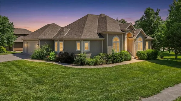 $525,000 | 1709 Cambridge Circle, Kearney, MO 64060