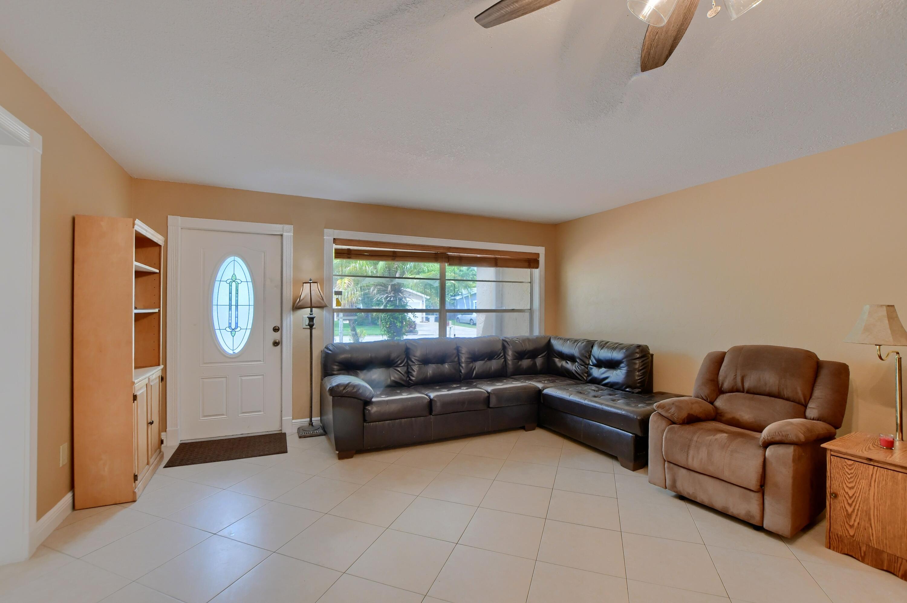 22668 Southwest 54th Way Boca Raton, FL 33433 - Photo 3 of 32 Family Room
