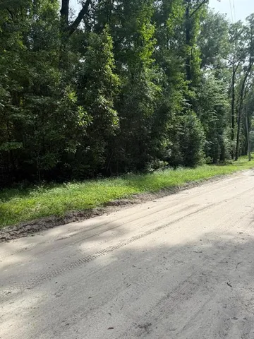 a view of a yard and a fountain