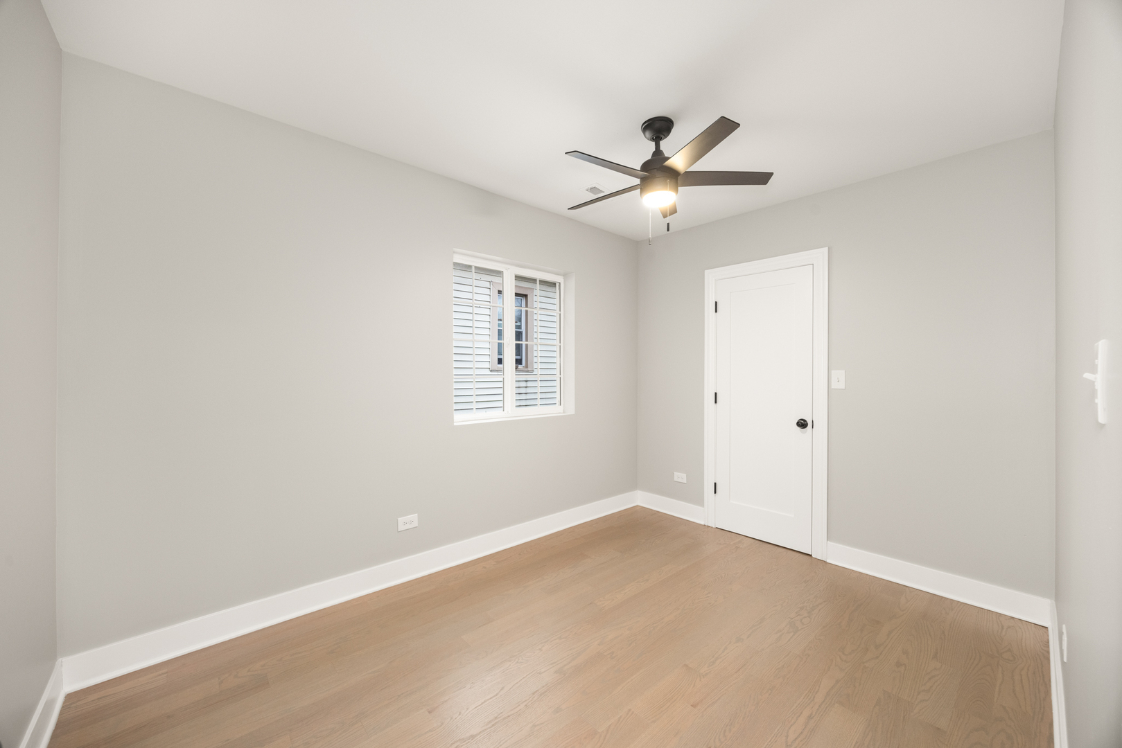 6748 South Indiana Avenue Chicago, IL 60637 - Photo 8 of 19 a view of an empty room with a window