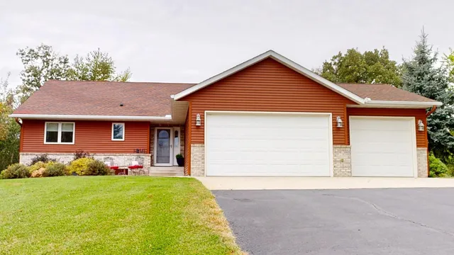 $425,000 | 122 Ridge Road, New London, MN 56273