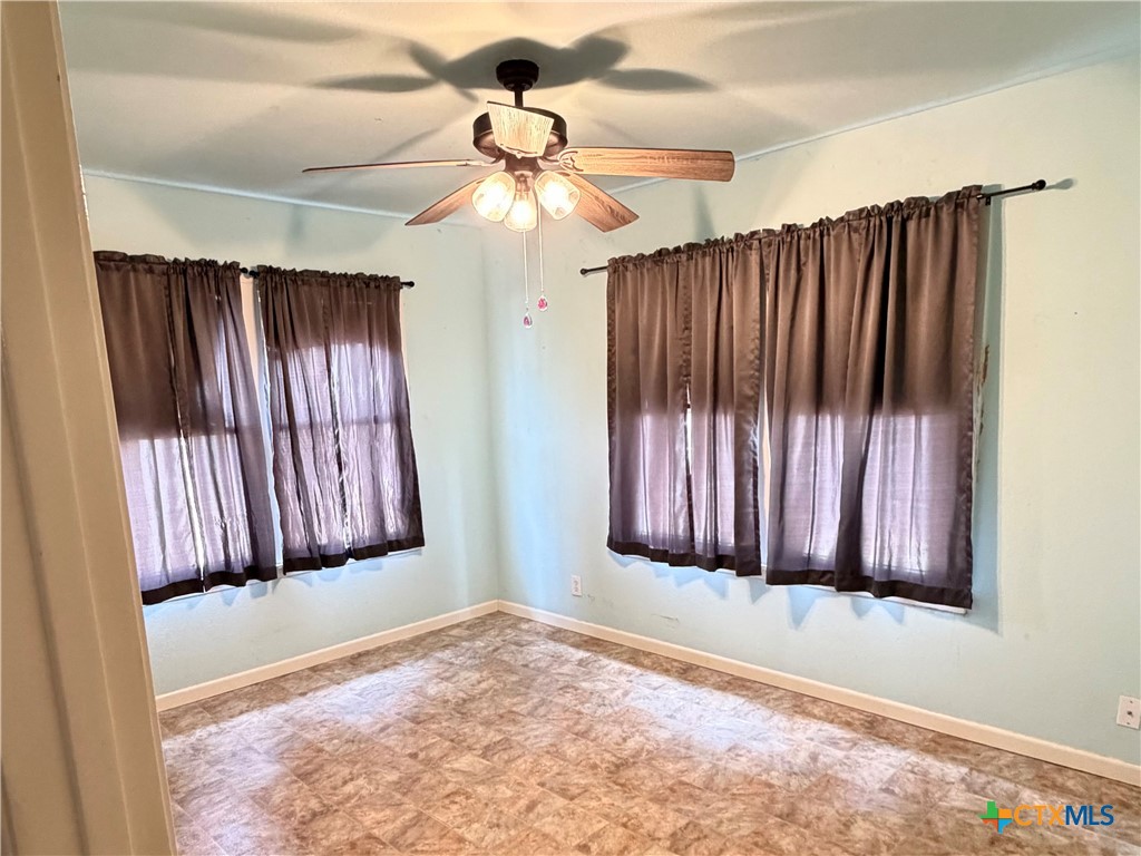 1902 Navidad Street Victoria, TX 77901 - Photo 18 of 23 en view interior of the house