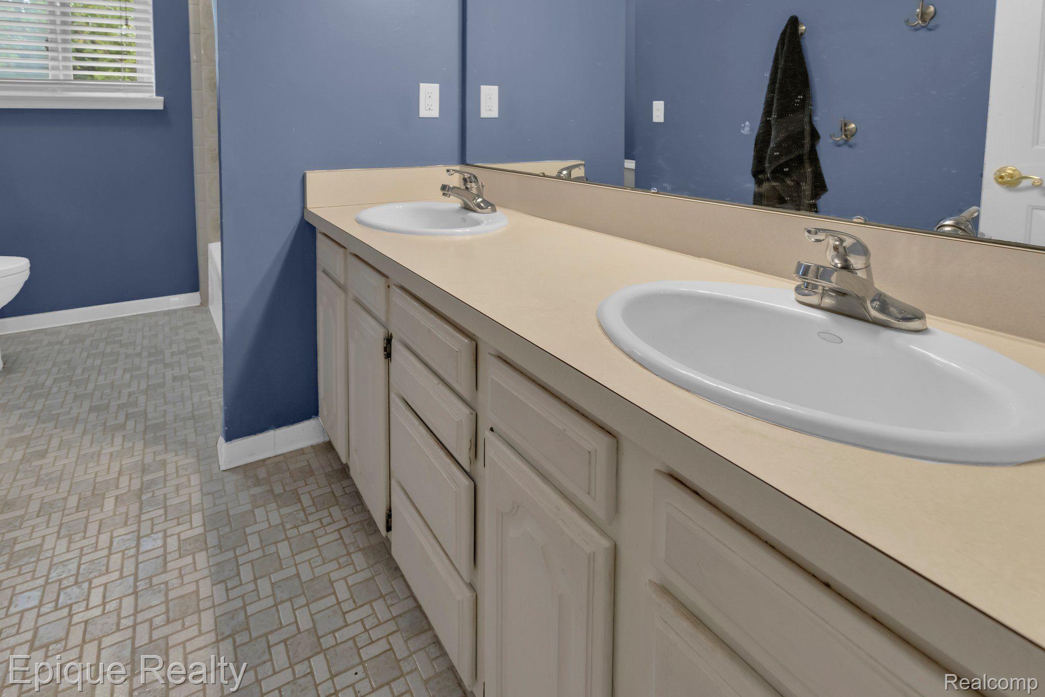 35973 Smithfield Road Farmington, MI 48335 - Photo 23 of 30 Primary full bath w/dual sinks