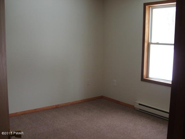 200 Deer Run Bushkill, PA 18324 - Photo 4 of 6 Gallery Image 4