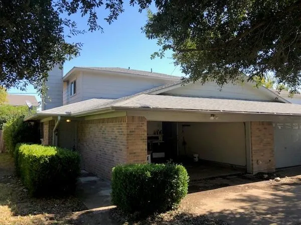 a front view of house with yard