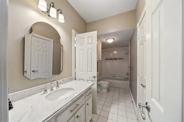 $799,000 | 22 Royal Dalton Circle, Conroe, TX 77304