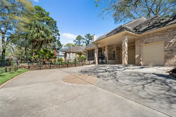 $875,000 | 22 Royal Dalton Circle, Conroe, TX 77304