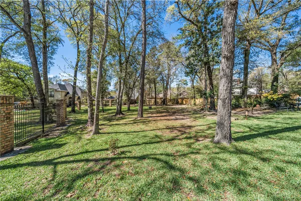 $875,000 | 22 Royal Dalton Circle, Conroe, TX 77304