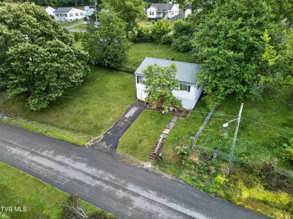 $139,900 | 221 Mumpower Drive, Bristol, VA 24201