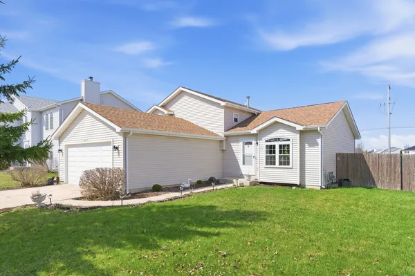 $365,000 | 5411 Meadowbrook Street, Plainfield, IL 60586