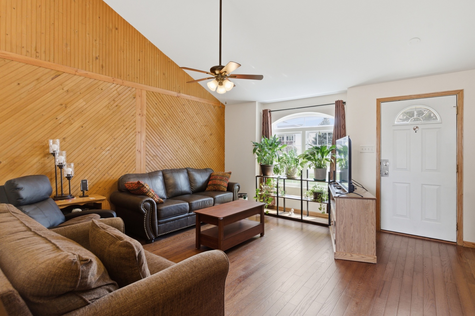 5411 Meadowbrook Street Plainfield, IL 60586 - Photo 2 of 27