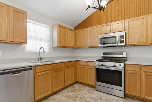 $365,000 | 5411 Meadowbrook Street, Plainfield, IL 60586