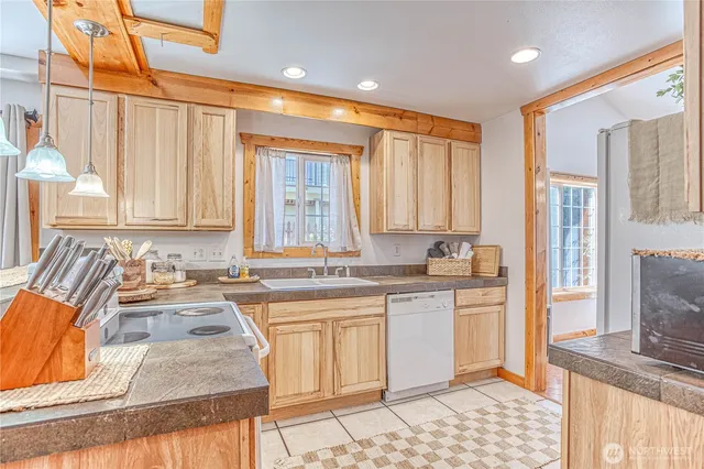 $565,000 | 170 East Entiat Drive, Orondo, WA 98843