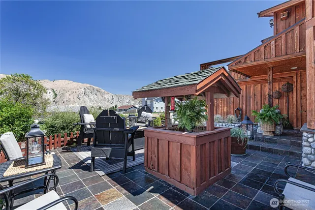 $565,000 | 170 East Entiat Drive, Orondo, WA 98843