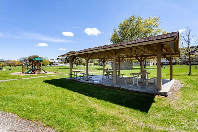 $565,000 | 170 East Entiat Drive, Orondo, WA 98843