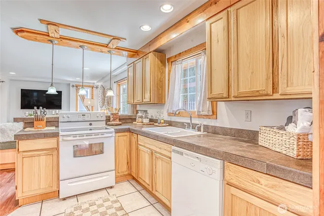 $565,000 | 170 East Entiat Drive, Orondo, WA 98843