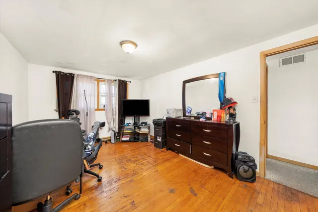 $200,000 | 1012 East 159th Place, South Holland, IL 60473