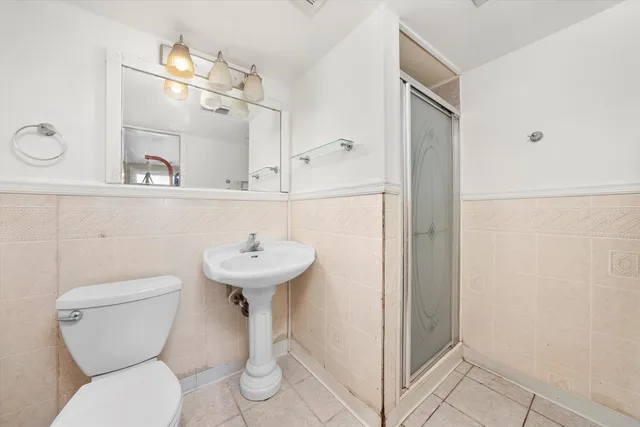 $200,000 | 1012 East 159th Place, South Holland, IL 60473